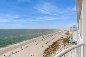 On the beach - Beach-front condo with pool, hot tub, sauna, washer,dryer & grill (Gulf Shores)