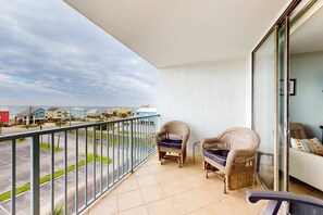 Property grounds - 505A - Waterview condo w/ open layout, W/D, & AC - hot tub, pool, & tennis court (Gulf Shores)
