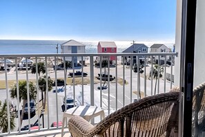 Property grounds - 505A - Waterview condo w/ open layout, W/D, & AC - hot tub, pool, & tennis court (Gulf Shores)