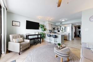 TV - 505A - Waterview condo w/ open layout, W/D, & AC - hot tub, pool, & tennis court (Gulf Shores)