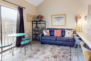 TV, offices - Beachfront condo with outdoor pool, beach views, washer/dryer, beach access (Gulf Shores)