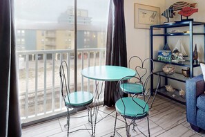Interior - Beachfront condo with outdoor pool, beach views, washer/dryer, beach access (Gulf Shores)