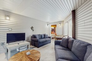 TV, offices - 2-story home near the beach with deck, outdoor shower, W&Ds, 2 kitchens (Gulf Shores)