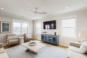 TV, offices - Sprawling retreat with an enclosed pool, large balcony, outdoor shower, & W&D (Gulf Shores)