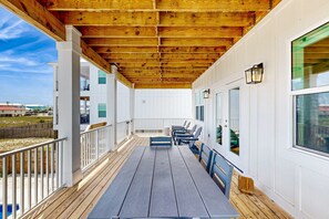Outdoor dining - Sprawling retreat with an enclosed pool, large balcony, outdoor shower, & W&D (Gulf Shores)