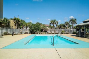 Pool - Renovated condo by the beach with pool access & private balconies (Gulf Shores)