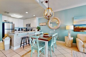 Dining - Oceanfront condo with sweeping views, washer/dryer, central AC, & access to pool (Gulf Shores)