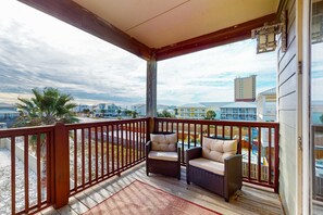 Property grounds - Water-view home with balconies, central AC, & private washer,dryer (Gulf Shores)
