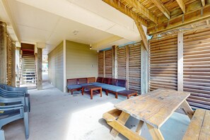 Terrace/patio - Water-view home with balconies, central AC, & private washer,dryer (Gulf Shores)