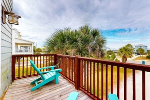 Property grounds - Water-view home with balconies, central AC, & private washer,dryer (Gulf Shores)