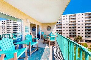 Property grounds - Beachfront condo with Gulf views, pools, hot tubs, tennis courts, gym, AC, & W&D (Gulf Shores)