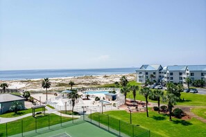 Sports court - Beachfront condo with Gulf views, pools, hot tubs, tennis courts, gym, AC, & W&D (Gulf Shores)