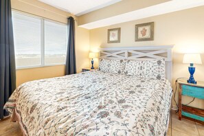 1 bedroom, WiFi, bed sheets - Beachfront condo with Gulf views, pools, hot tubs, tennis, & balcony (Gulf Shores)