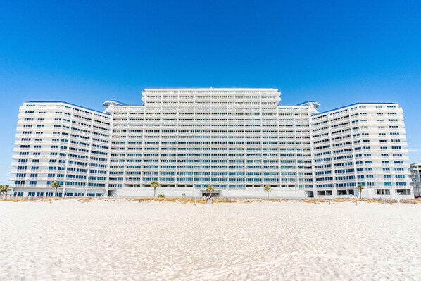 Exterior - Waterfront condo with pool, hot tub, sauna, central AC, washer/dryer, & balcony (Gulf Shores)