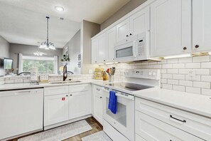 Fridge, microwave, oven, stovetop - Spacious condo with water views, private balcony, & on-site pool (Gulf Shores)