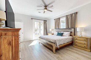 6 bedrooms, iron/ironing board, WiFi, bed sheets - Dog-friendly home with beach access, outdoor pool, and tennis - gated community (Gulf Shores)