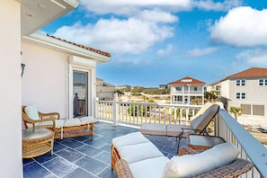 Terrace/patio - Dog-friendly home with beach access, outdoor pool, and tennis - gated community (Gulf Shores)
