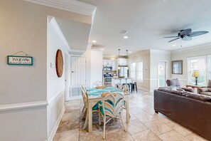 Interior - Wonderful home near the gulf with shared pool, fishing pier, easy beach access (Gulf Shores)
