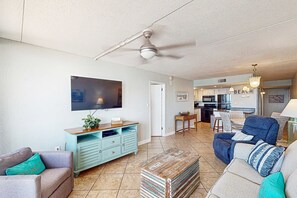 TV, DVD player, offices - Gulf front condo with stunning Gulf views, outdoor pool & beach access (Gulf Shores)