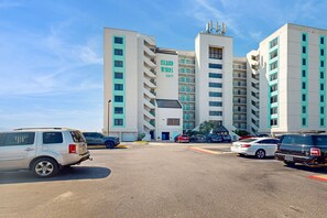 Exterior - Gulf front condo with stunning Gulf views, outdoor pool & beach access (Gulf Shores)