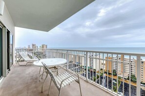 Property grounds - Corner condo with Gulf lagoon views, beach access & pools lazy river (Gulf Shores)