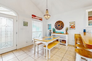 Dining - Dog-Friendly Gulfside Home with Private w/d, ac, WiFi, Balcony, Deck (Gulf Shores)