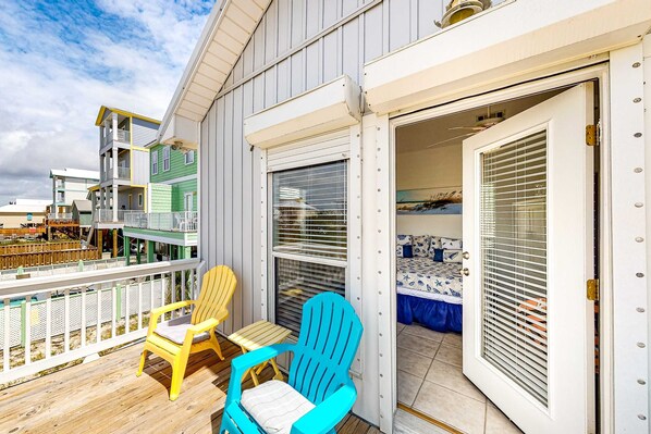 Terrace/patio - Dog-Friendly Gulfside Home with Private w/d, ac, WiFi, Balcony, Deck (Gulf Shores)