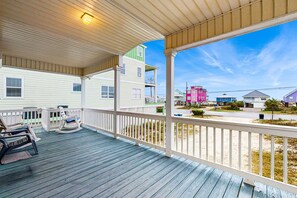 Property grounds - Dog-Friendly Gulfside Home with Private w/d, ac, WiFi, Balcony, Deck (Gulf Shores)