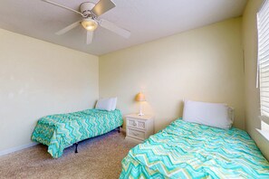 2 bedrooms, desk, iron/ironing board, WiFi - Waterfront condo with a furnished balcony, peek-a-boo Gulf views, & shared pools (Gulf Shores)