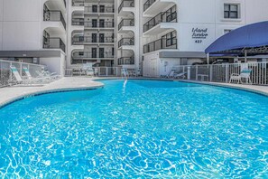 Pool - Convenient condo with balcony, beach views, pool, & central AC (Gulf Shores)