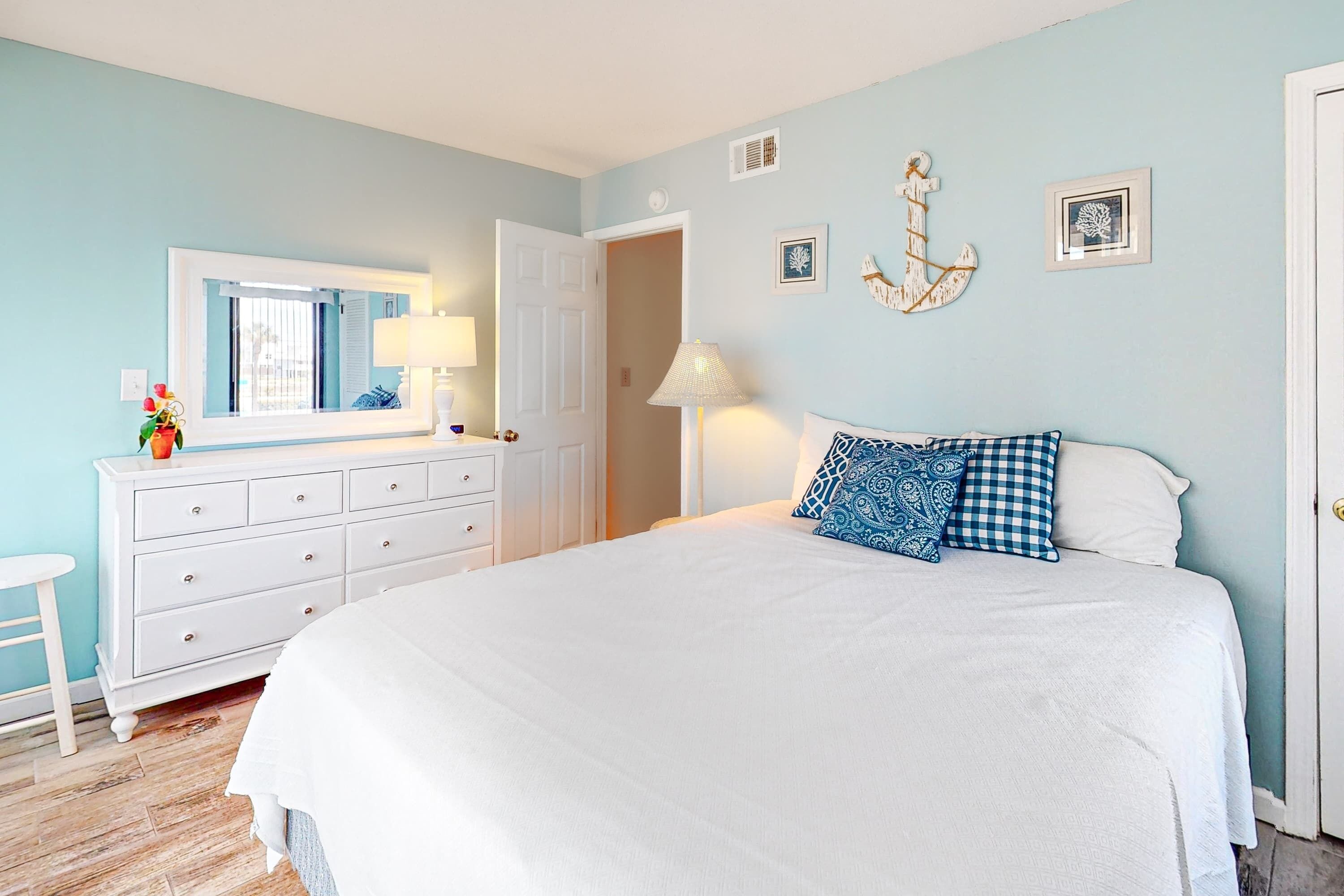 1 bedroom, iron/ironing board, internet, bed sheets