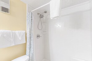 Shower, hair dryer, towels - Corner Condo w Amazing Gulf-Front Views, Balcony & Shared Pools Hot Tubs Gym (Gulf Shores)