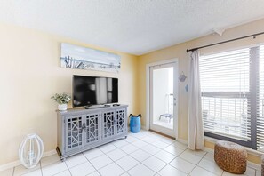 TV, DVD player, offices - Corner Condo w Amazing Gulf-Front Views, Balcony & Shared Pools Hot Tubs Gym (Gulf Shores)