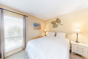 2 bedrooms, iron/ironing board, Internet, bed sheets - Corner Condo w Amazing Gulf-Front Views, Balcony & Shared Pools Hot Tubs Gym (Gulf Shores)