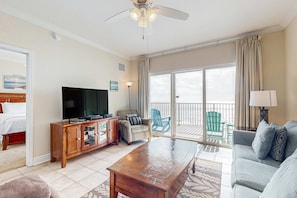 TV, DVD player, table football, offices - Incredible oceanfront condo with balcony, AC, pool, gym & hot tub (Gulf Shores)