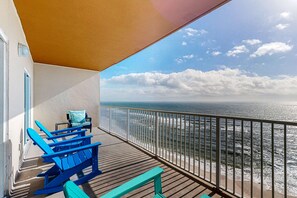 Property grounds - Incredible oceanfront condo with balcony, AC, pool, gym & hot tub (Gulf Shores)