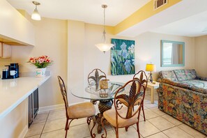 Interior - 6th-Floor waterfront condo with pool & balcony - snowbird-friendly (Gulf Shores)