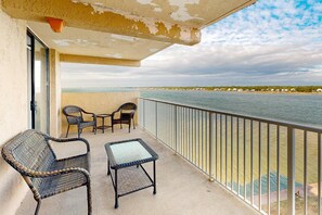 Terrace/patio - 6th-Floor waterfront condo with pool & balcony - snowbird-friendly (Gulf Shores)