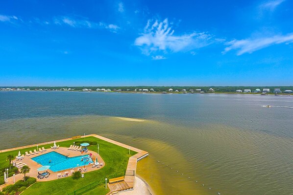 Pool - 6th-Floor waterfront condo with pool & balcony - snowbird-friendly (Gulf Shores)