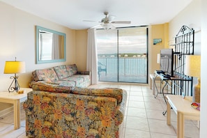 TV, DVD player - 6th-Floor waterfront condo with pool & balcony - snowbird-friendly (Gulf Shores)