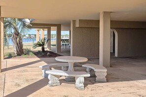 Outdoor dining - Lagoon-front, 3rd-floor condo with balcony, AC, & outdoor pool (Gulf Shores)