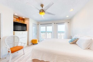 3 bedrooms, Internet, bed sheets - Beachfront home with furnished waterfront deck, balcony, & central AC (Gulf Shores)