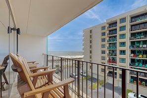 Property grounds - Fourth-Floor Oceanview Condo w/Private Balcony, W/D, Free WiFi, Shared Pool, Gym (Gulf Shores)