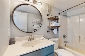 Shower, hair dryer, towels - Fourth-Floor Oceanview Condo w/Private Balcony, W/D, Free WiFi, Shared Pool, Gym (Gulf Shores)