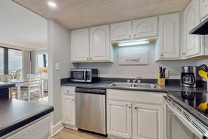 Fridge, microwave, oven, stovetop - Fourth-Floor Oceanview Condo w/Private Balcony, W/D, Free WiFi, Shared Pool, Gym (Gulf Shores)