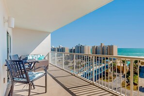 Outdoor dining - Gulfview condo with skywalk to the beach,  indoor & outdoor pool, & sauna (Gulf Shores)