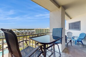 Property grounds - Snowbird-friendly condo with pools, hot tub, golf, tennis, WiFi, AC (Gulf Shores)