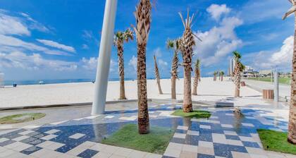 Charming Studio condo w/prime beach access,walking distance to local restaurants