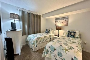 2 bedrooms, WiFi, bed sheets - 6th-floor beach-view condo with outdoor pool, tennis court, sauna, hot tub, gym (Gulf Shores)