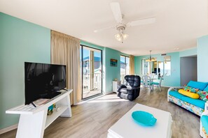 TV - Beachfront condo with Gulf views, outdoor pool, large wrap-around balcony, & W&D (Gulf Shores)
